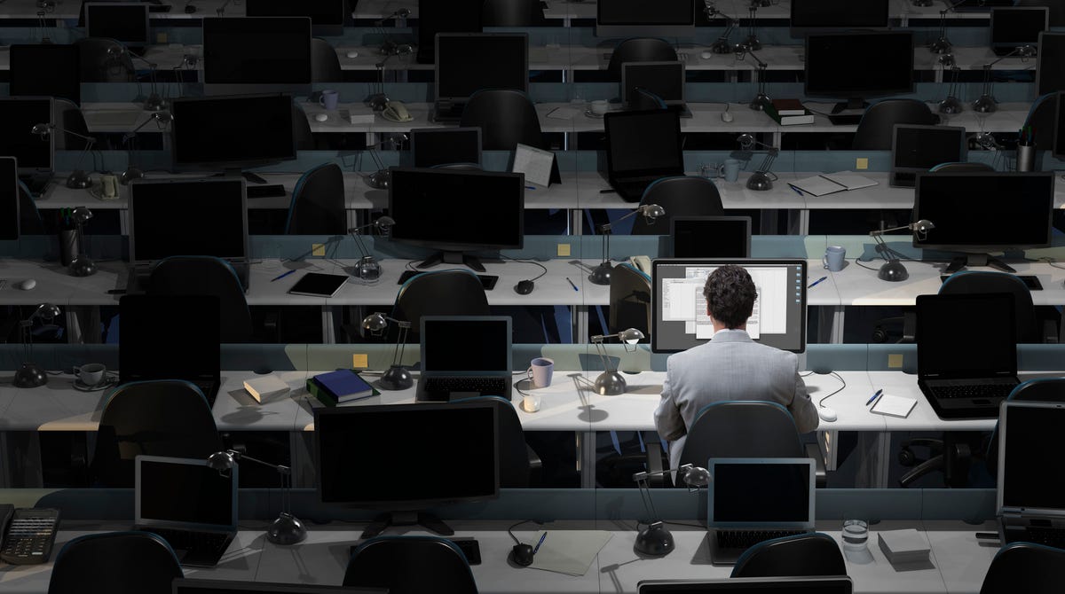 oficina-oscura-vacia-burnout-nightime-disconnect.jpg