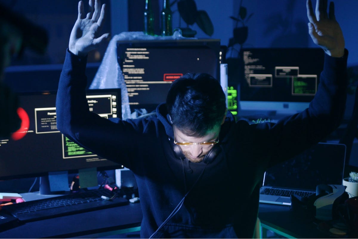 Arrestan a criminal de Internet que intentaba hackear servidores corporativos
