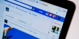 Facebook en la computadora portátil