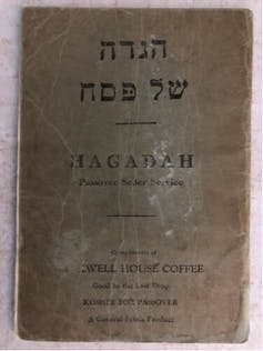 La portada de Maxwell House Hagadá, en inglés y hebreo.