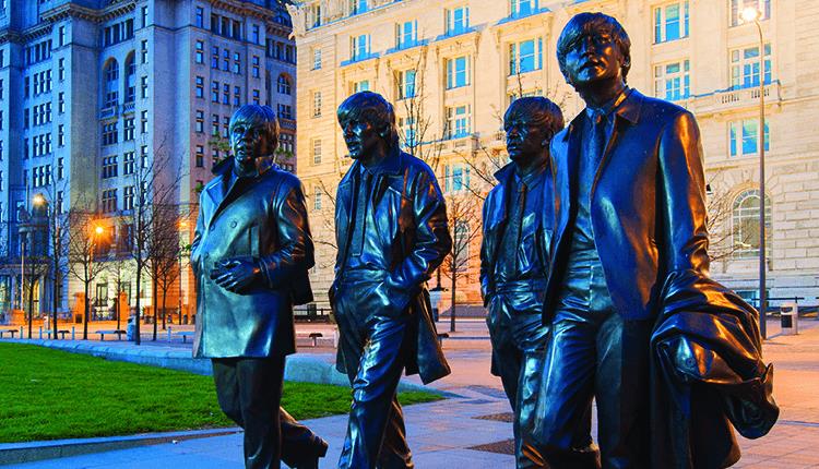 estatua de los beatles