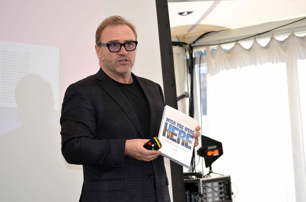 Libro de marketing de lugares de Julian Stubbs.jpeg
